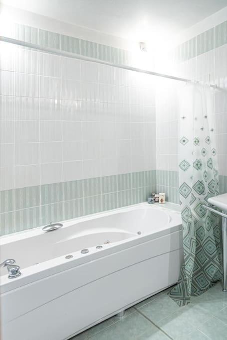 Very Spacious & Modern 3Bed Near Airport & Centre Sofia Ngoại thất bức ảnh